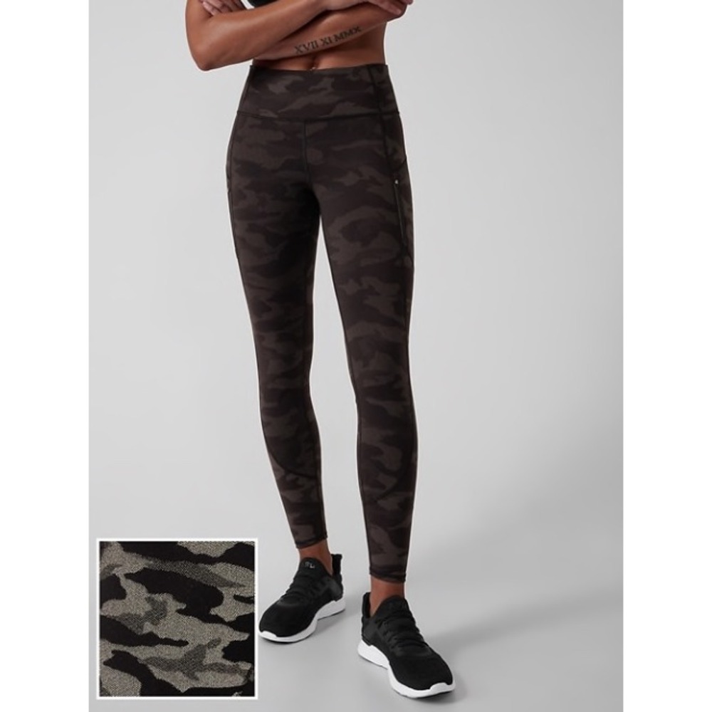 Athleta Rainier Reflective Tight Camo Leggings XL Black Gray Zip Pockets Warm